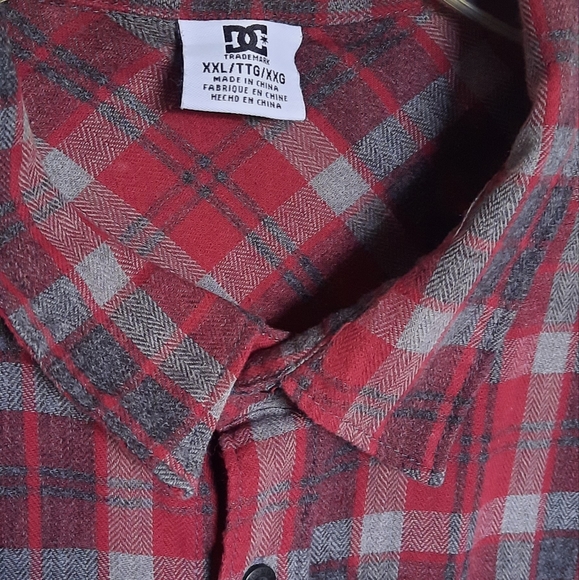 DC XXL Grey & Red Plaid Long Sleeve Shirt - Picture 2 of 6